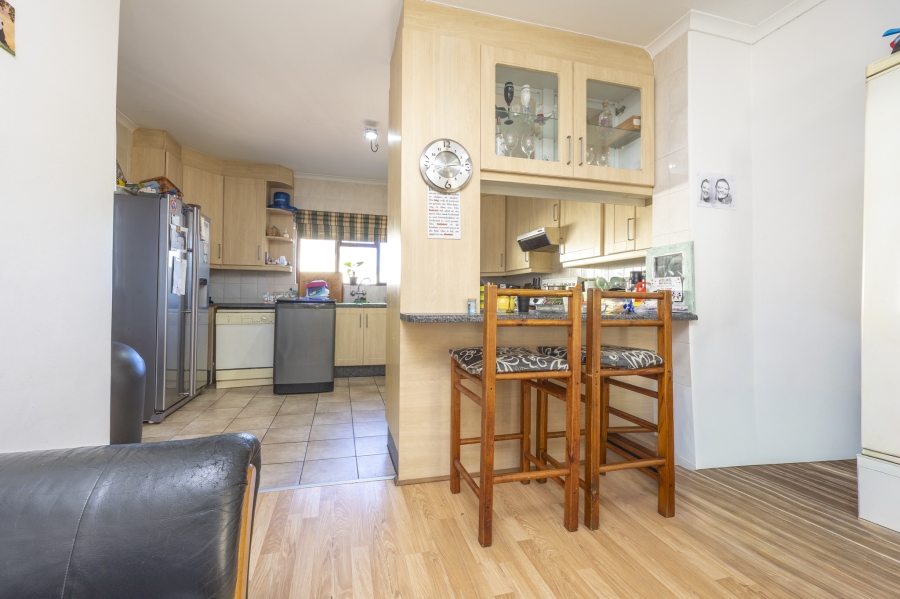 6 Bedroom Property for Sale in Plattekloof 1 Western Cape